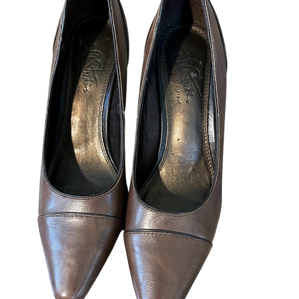 Life Stride Shoes Womens Size 7.5 Brown Leather Slip On Heels Pumps